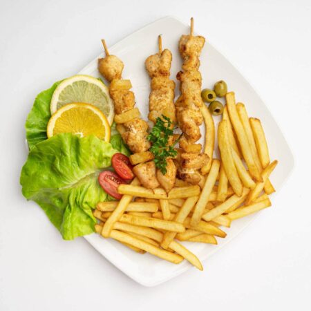 Ananászos csirkenyárs + hasábburgonya+ savanyúság